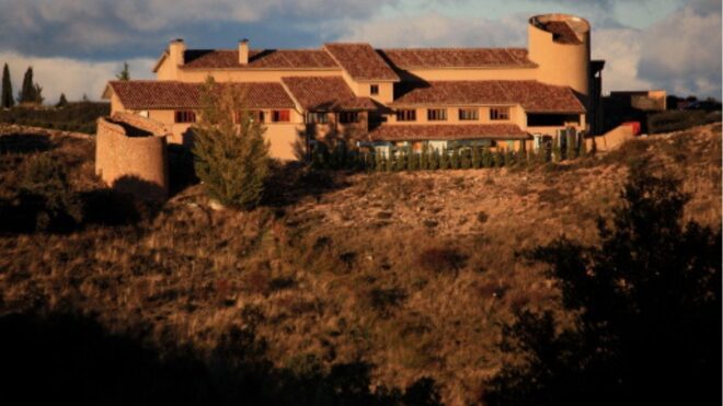 Hay lugares donde el vino decide quién quiere ser: AV Vinos incorpora Terraselecta, un viaje por los grandes territorios del vino español