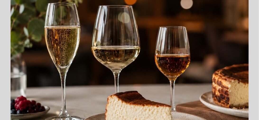 CUANDO LA TARTA DE QUESO ENCUENTRA SU VINO: TRES MARIDAJES PARA CELEBRAR EL 30 DE JULIO