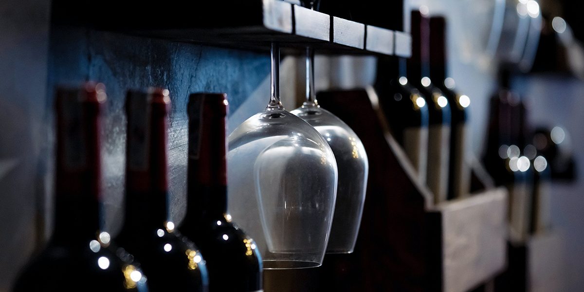 www.avvinos.com-quienes-somos-desde-1984-a-tu-lado-distribuidores-de-vino AV Vinos, desde 1984 a tu lado siendo distribuidores de vino.